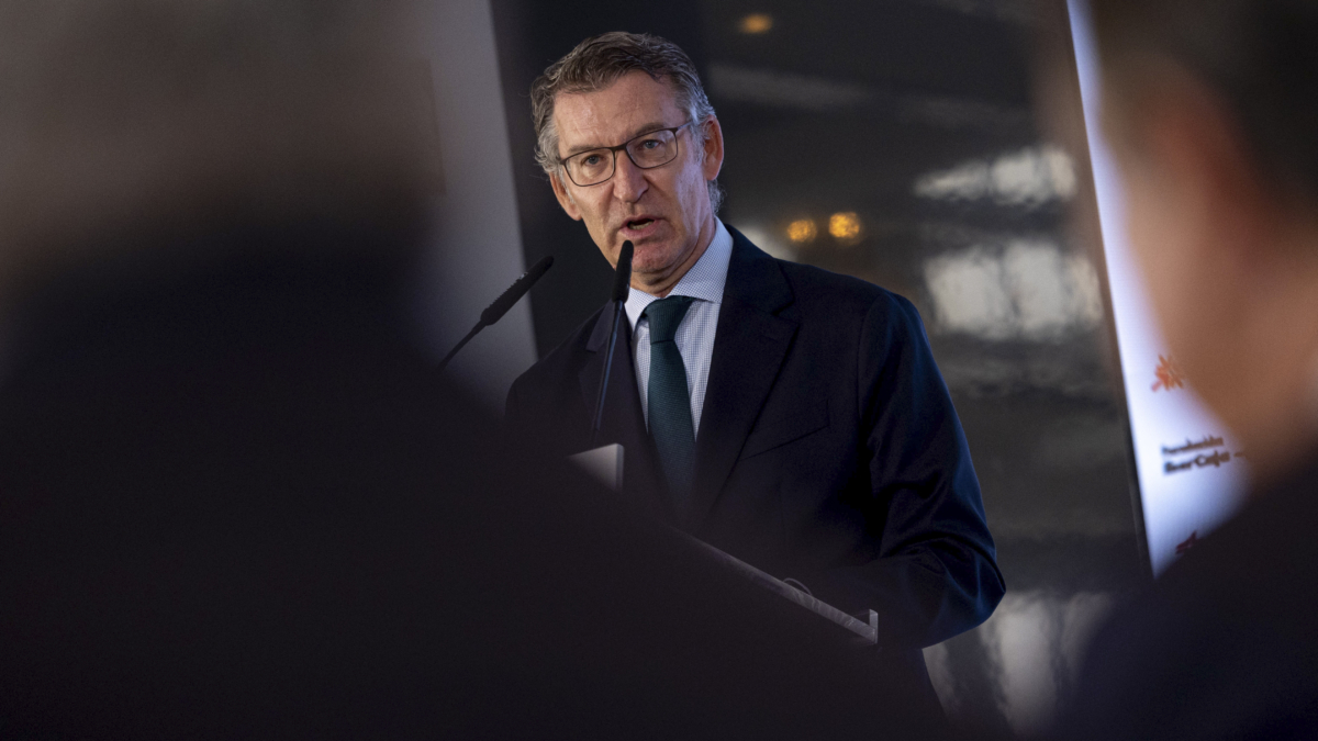 El presidente del PP, Alberto Núñez Feijóo, durante un desayuno informativo