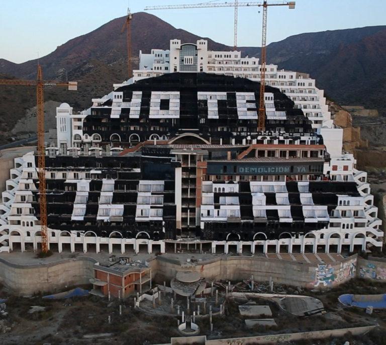 La batalla de los ecologistas contra el hotel El Algarrobico, construido en suelo protegido, llega al Tribunal de Estrasburgo