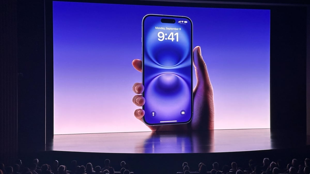 Apple presenta sus nuevos móviles iPhone este lunes en su sede de Cupertino, California.