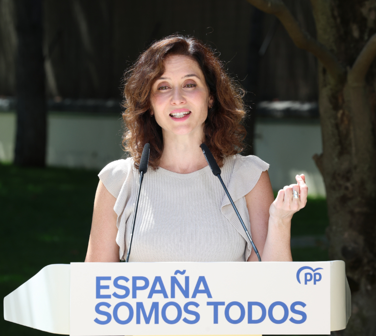 Juanma Moreno se reunirá con Sánchez por "respeto institucional" y Ayuso no aclara si seguirá sus pasos