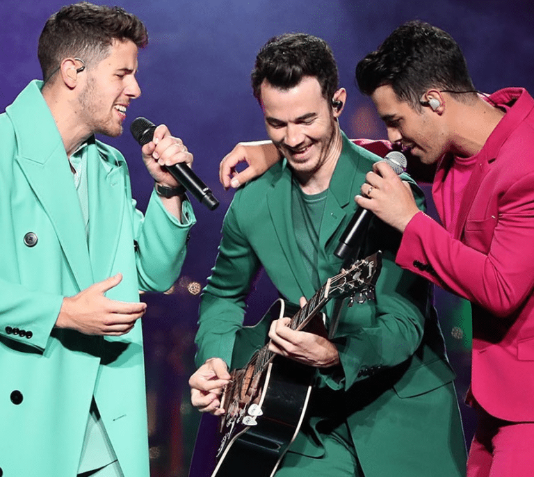 Divorcio, conciertos vacíos y fans enfadados: los Jonas Brothers llegan a Barcelona tras su propio 'annus horribilis'