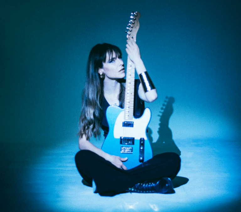 Nikki García dejó de ser la voz de Google Maps para encontrar la suya cantando