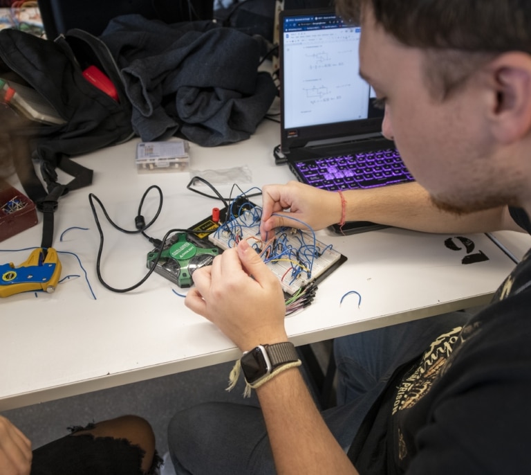 El inicio de curso de los primeros ingenieros de satélites de la historia de España: "Van a ser cuatro años duros"