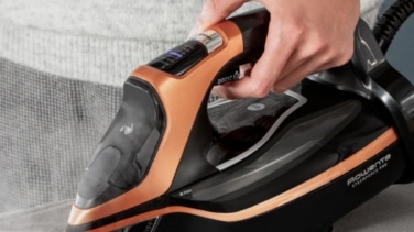 La plancha de vapor más vendida de Amazon es esta de Rowenta ¡y está rebajadísima!