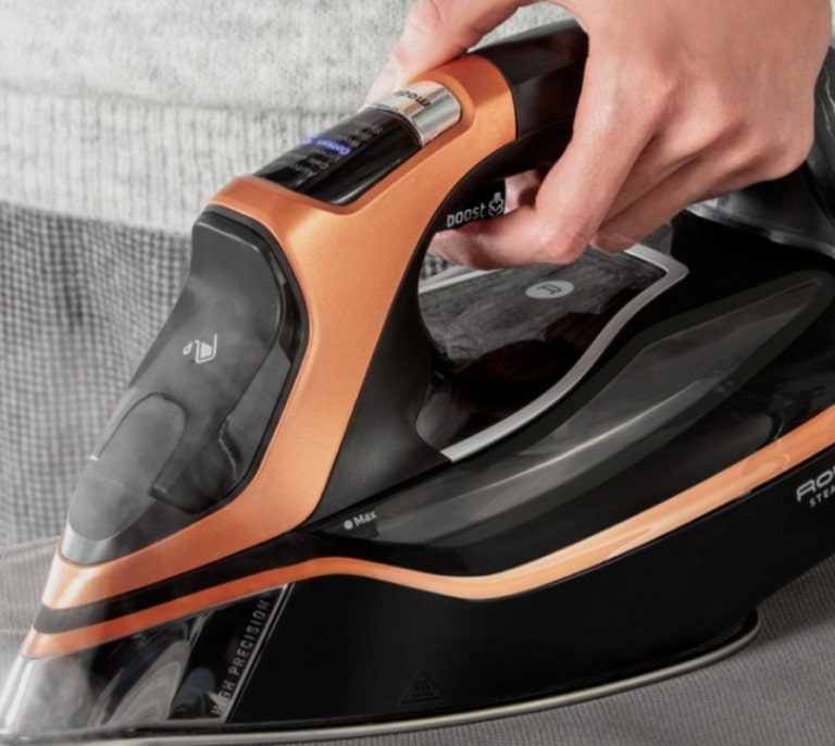 La plancha de vapor más vendida de Amazon es esta de Rowenta ¡y está rebajadísima!
