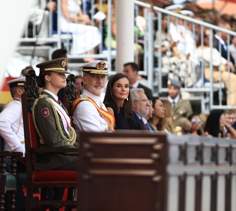 Los Reyes se reúnen con Leonor y Juan Carlos en Galicia después de las fotos del emérito con Bárbara Rey
