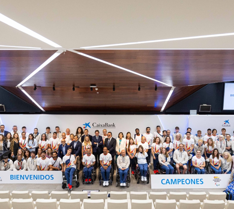 Goirigolzarri, presidente de CaixaBank, recibe a la delegación española que ha conseguido 40 medallas en los Juegos Paralímpicos