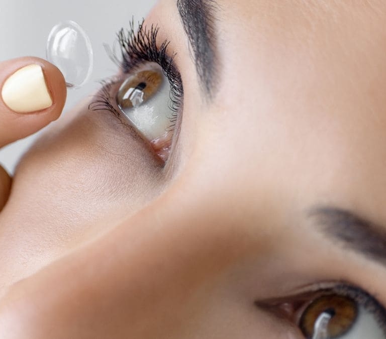 Sanidad retira definitivamente estas lentillas del mercado, podrían dañarte la vista