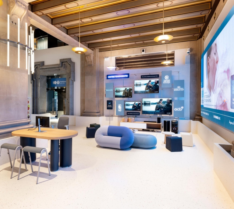 Cine, tecnología e historia: así pretende Telefónica batir a Apple en ventas con su 'flagship' en pleno corazón de Madrid