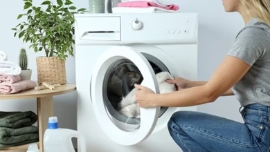 Los siete trucos que harán desaparecer las manchas amarillas de tu ropa