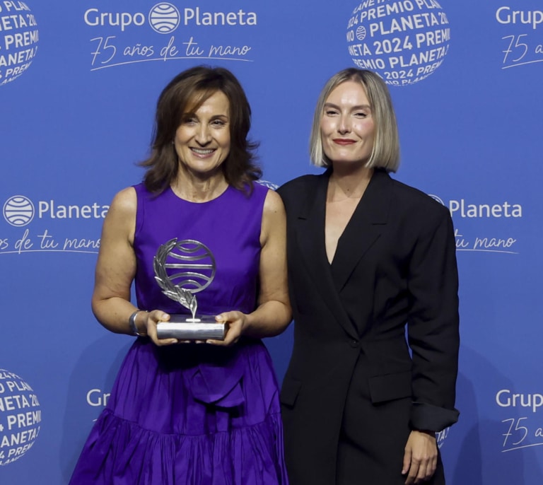La superventas Paloma Sánchez-Garnica, Premio Planeta 2024 y la 'podcaster' Beatriz Serrano, finalista