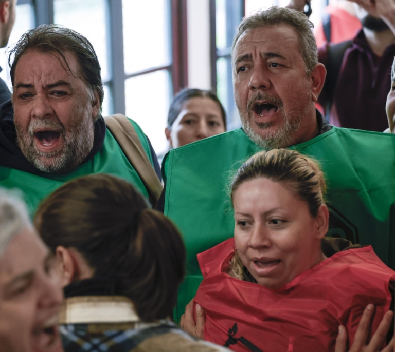 Isabel Rodríguez y Diana Morant, increpadas en un acto sobre vivienda