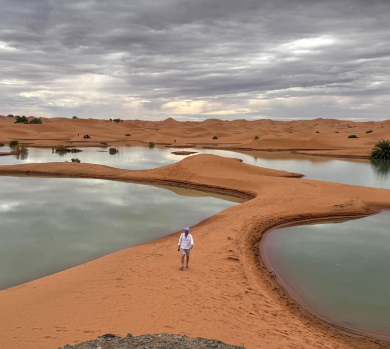 El milagro del lago Iriqui, resucitado por las lluvias torrenciales en el desierto de Marruecos