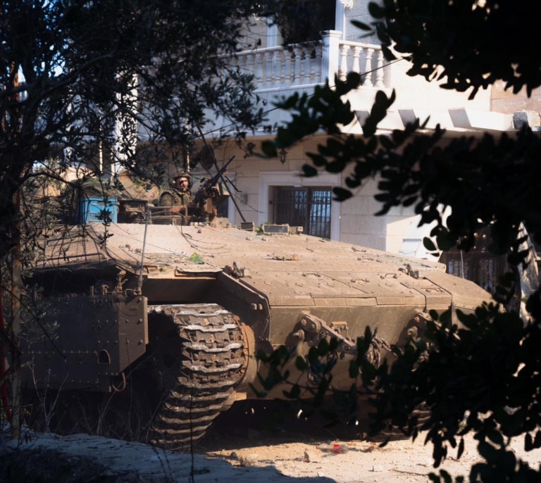 Hizbulá desafía la expansión de la operación militar israelí con el lanzamiento de más de un centenar de cohetes