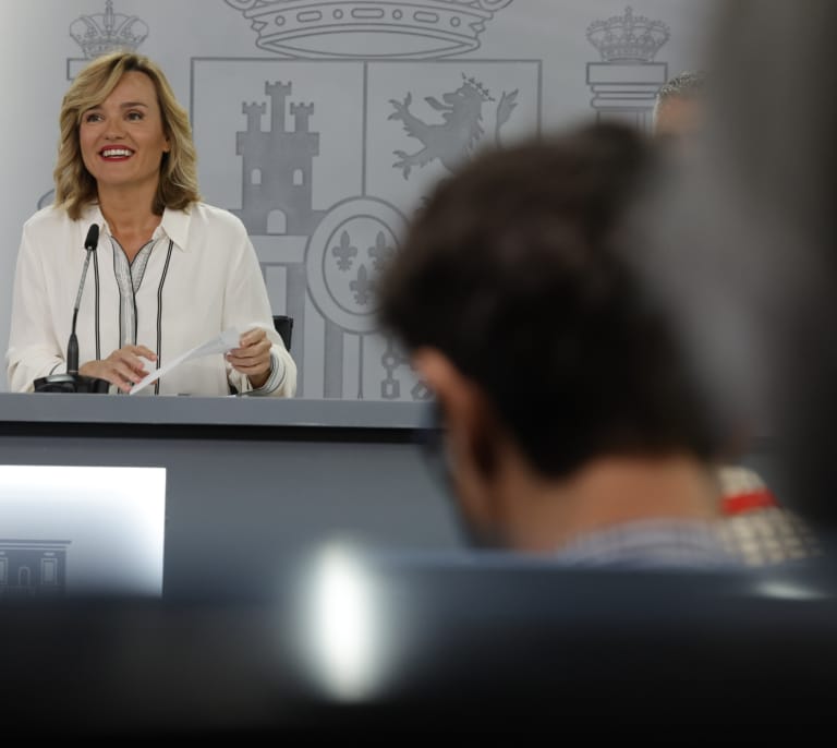 El Gobierno desdeña el 'giro social' del PP y no cree que le haga daño: Feijóo tiene "cero credibilidad"