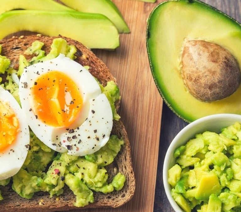 Estos son los alimentos que debes comer por las mañanas para cargarte de energía