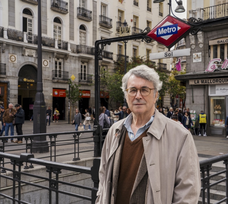 Andrés Trapiello: "Me molesta mucho que intenten reescribir la historia"