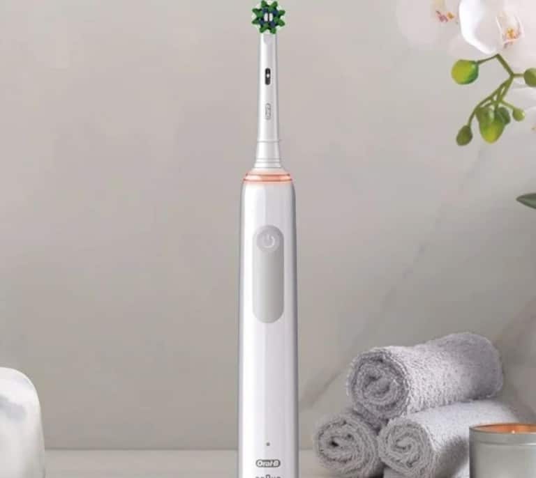 Este es el cepillo de dientes eléctrico más innovador de Oral-B: cuida las encías y limpia en profundidad ¡por menos de 50€!