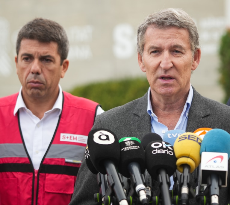 Feijóo denuncia no haber recibido ninguna información del Gobierno sobre la DANA y defiende la gestión de Mazón