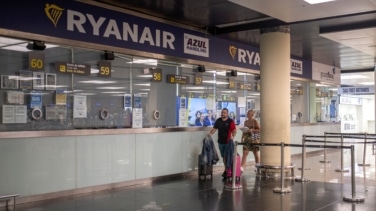 Facua advierte a Ryanair que es ilegal no emitir tarjetas de embarque en el aeropuerto
