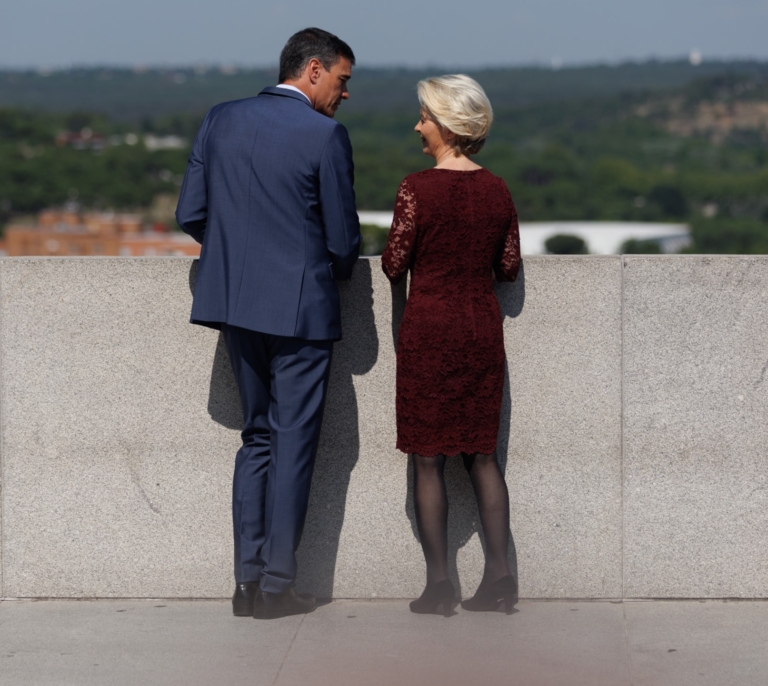 El calendario de Von der Leyen facilita a Sánchez hacer un macrocambio en el PSOE y en el Gobierno