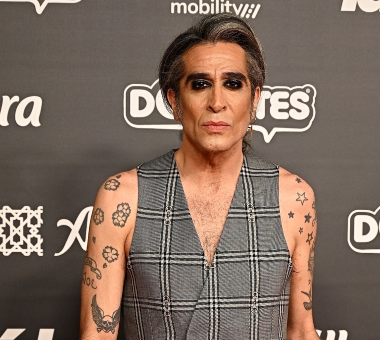 Mario Vaquerizo, hospitalizado tras caer del escenario en Cáceres