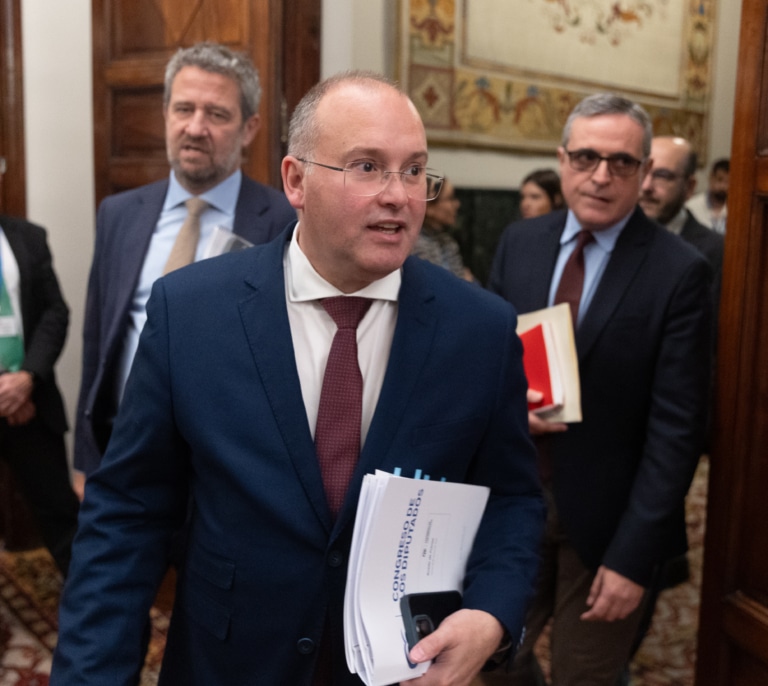 Tellado ofreció aplazar el pleno de RTVE, pero PSOE y Sumar replicaron que los diputados no iban a ayudar en la DANA