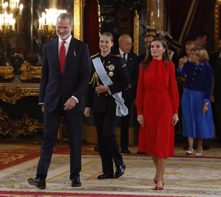 La reina Letizia lo apuesta todo al rojo para la recepción en el Palacio Real