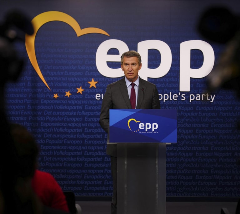 Feijóo se pone las 'gafas' de Meloni