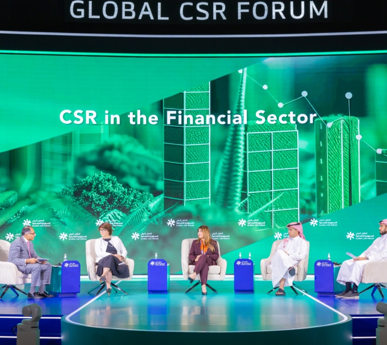 Riad ofrece una plataforma para el debate mundial sobre RSC en la reunión de gobiernos y sector privado