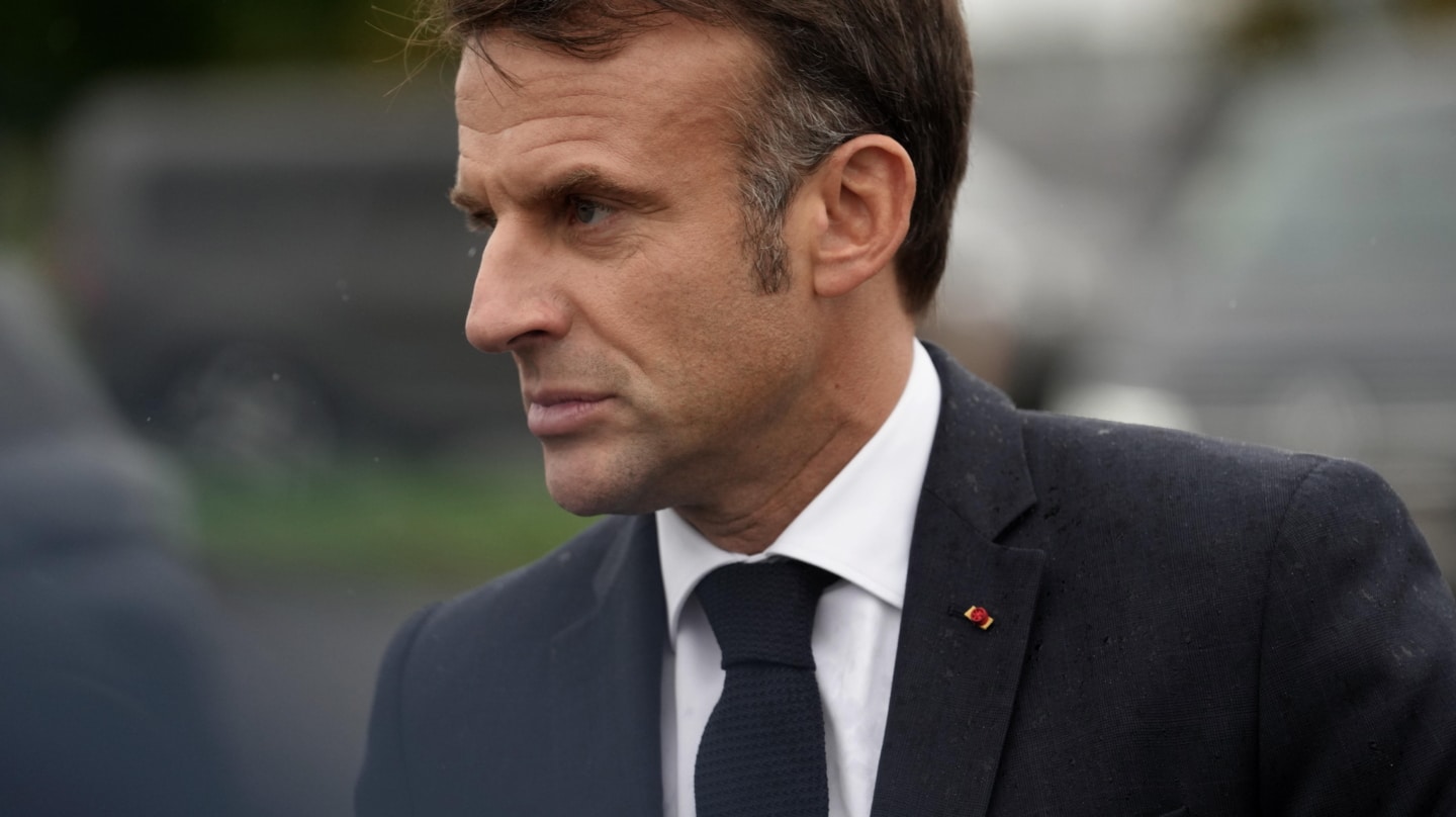 El presidente francés, Emmanuel Macron, en un campamento militar al este de Francia