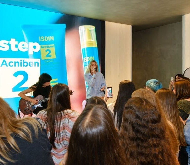 Marina Reche da un concierto en exclusiva en la CASA ISDIN