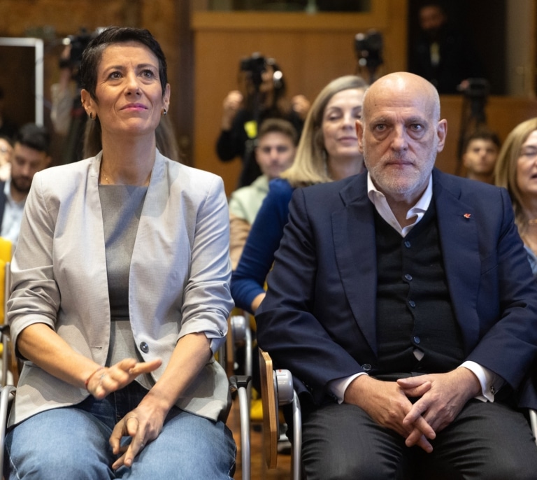 El Gobierno y LALIGA se unen para ser más "contundentes" en la lucha contra la "lacra" del racismo