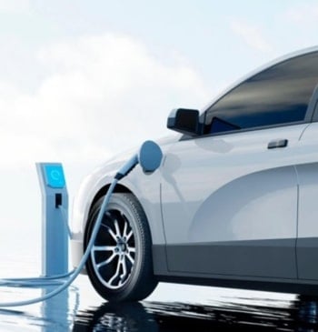 España dispara un 42% la fabricación de coches híbridos y eléctricos en [...]