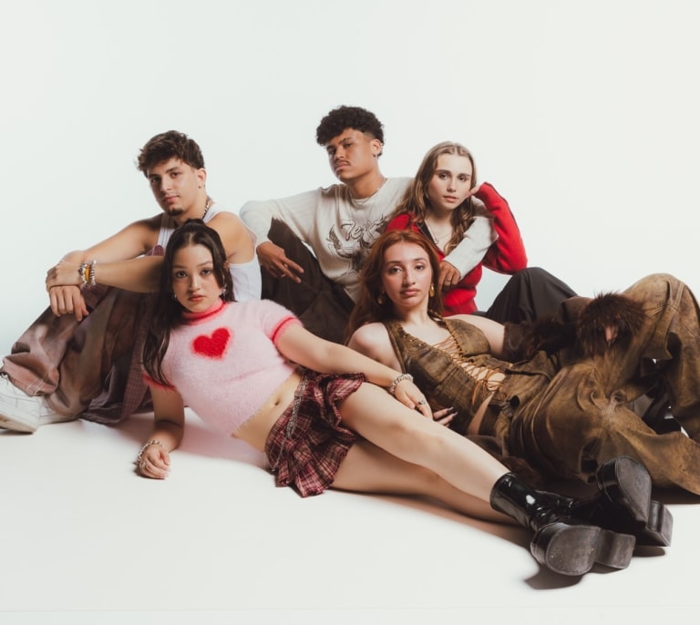 Ya puedes escuchar el temazo de la primera banda de Banco Santander nacida en TikTok