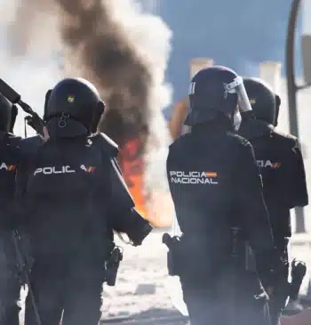 Los antidisturbios esperan "más recortes" como el de Ceuta por la falta [...]