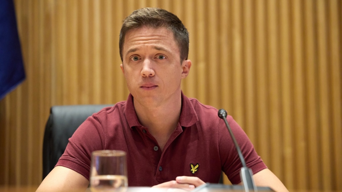 El portavoz de Sumar en el Congreso, Íñigo Errejón, durante la Jornada por el Bienestar, en el Congreso de los Diputados