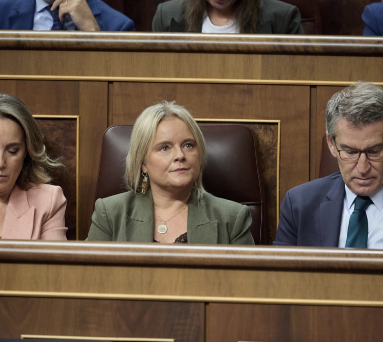Génova quiere poner orden en sus asesorías parlamentarias bajo el mando de Alma Ezcurra, 'pretoriana' de Ayuso