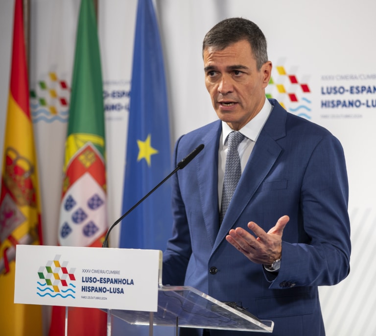 Sánchez condena el "abuso y acoso" que sufren las mujeres tras la marcha de Errejón y apoya a Díaz y a Sumar