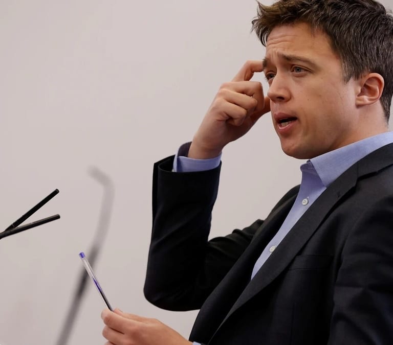 Qué es el gaslighting (luz de gas) del que se acusa a Iñigo Errejón