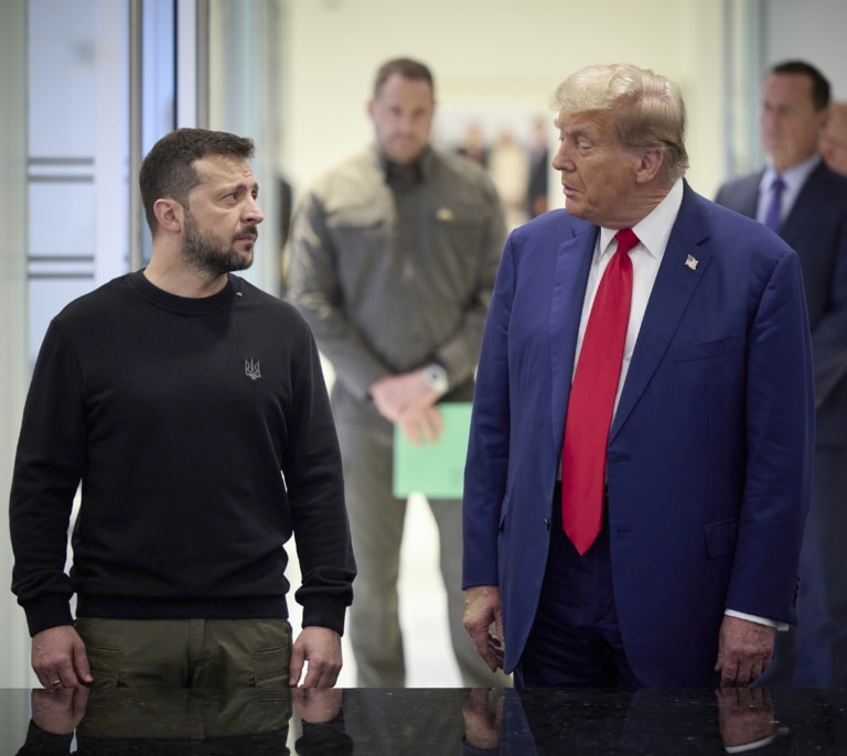 Trump informa por teléfono a Zelenski y otros líderes europeos de su encuentro con Putin en Alaska