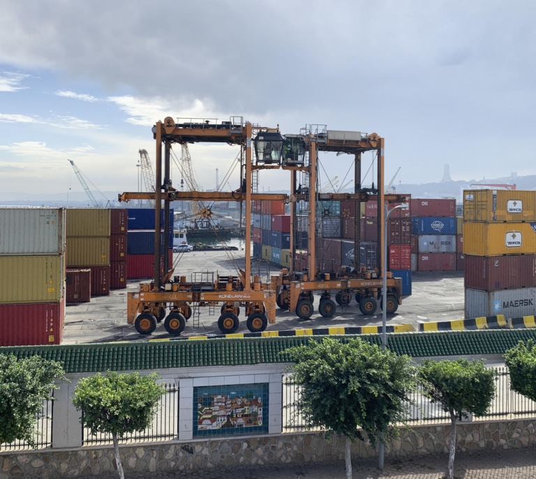 Las empresas españolas reciben con alivio y cautela el fin de las restricciones al comercio con Argelia