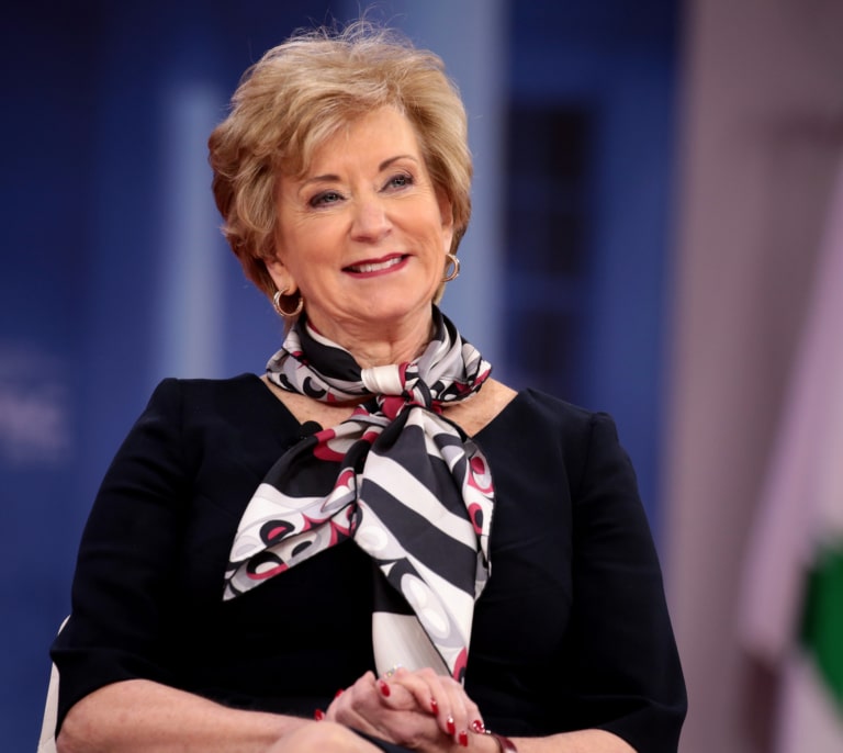 La carta de la secretaria de Educación de Trump a Harvard está llena de faltas gramaticales