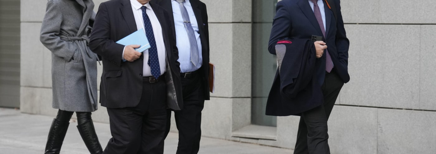 Los abogados de la acusación, a su llegada a la Audiencia Nacional esta mañana en Madrid.