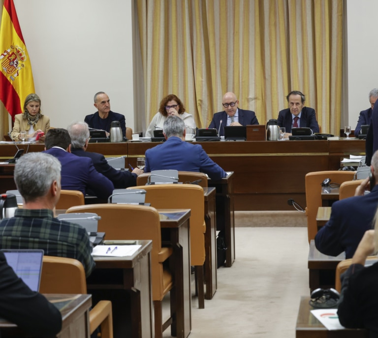 El Gobierno salva agónicamente hasta el jueves su reforma fiscal tras acordar con ERC y Bildu mantener el impuesto a las energéticas