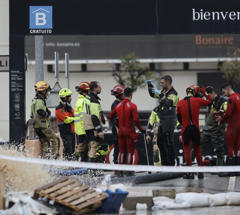 La Policía no encuentra cadáveres en el primer piso del párking de Bonaire tras la dana