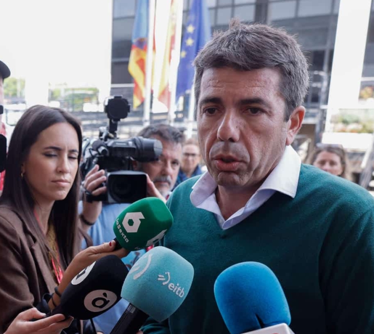 Mazón asume ya que "llegará el momento de las responsabilidades políticas" y se defiende de las "insinuaciones muy bajas"