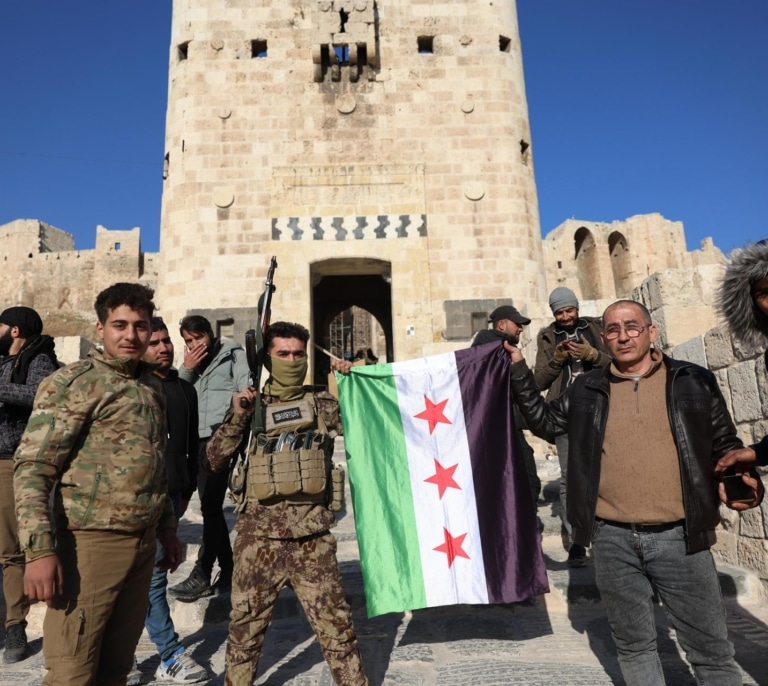 Los rebeldes sirios toman Alepo, la mayor ciudad de Siria, en un golpe inesperado contra Rusia e Irán