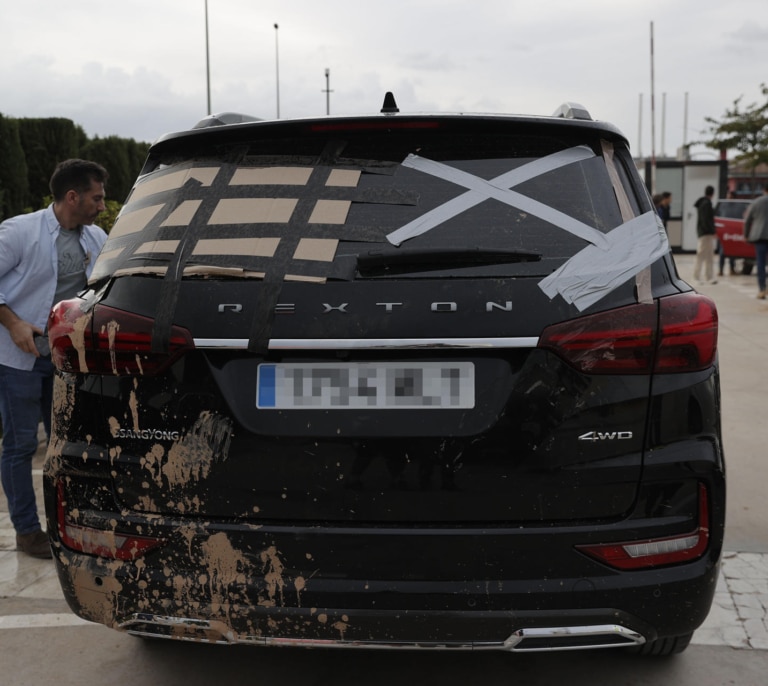 Asciende a tres los detenidos por atacar el coche de Sánchez en Paiporta