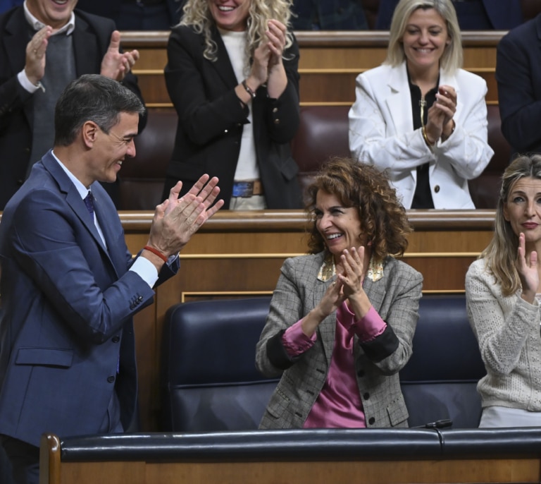 Sánchez recompone su mayoría con los socios a la espera de evaluar los daños del 'misil' Aldama